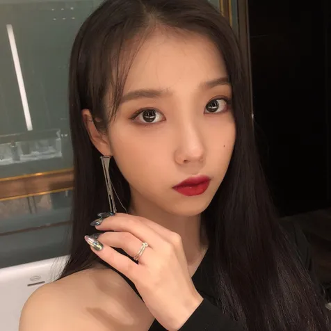 Unggah Selfie sebagai Jang Man Wol