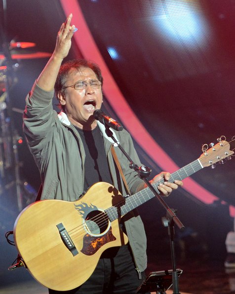 Iwan Fals  6 Judul Lagu Indonesia Yang Terinspirasi Dari 