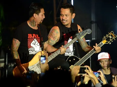 Banyak Band Yang Menghibur