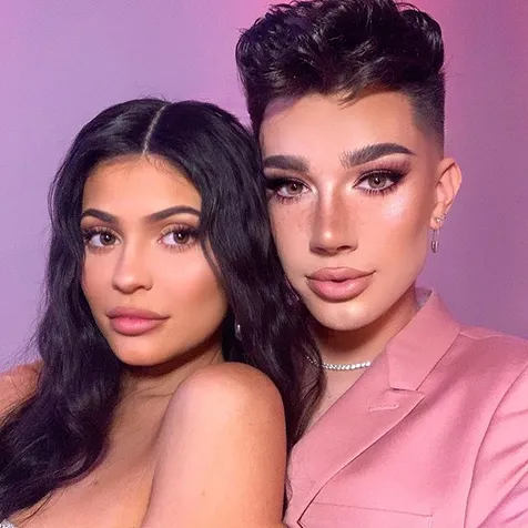 Selfie Bareng Kylie