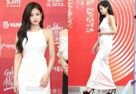 Pakai Long Dress Putih