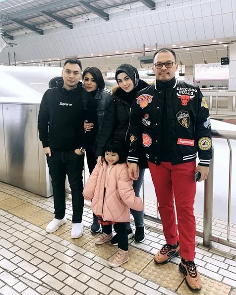 Jennifer Dunn Suka Naik Pesawat Kelas Bisnis