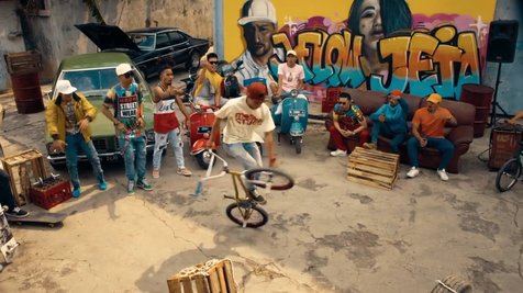 Tema sub-urban street di klip 'De Nada' / Credit: Youtube - Official JFlow