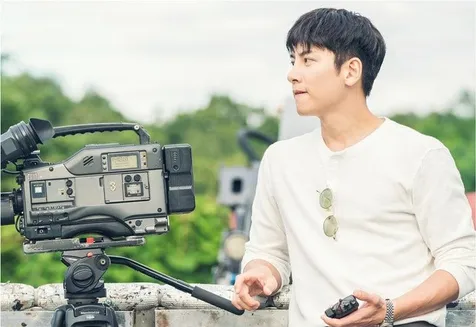 Ji Chang Wook dan Kamera