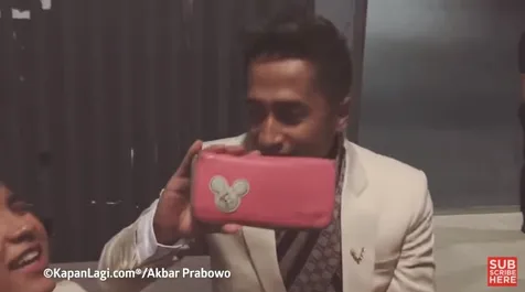 Pakai Dompet Pink