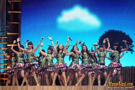 Satu tahun sudah JKT48 memberi warna baru di kancah musik Indonesia.