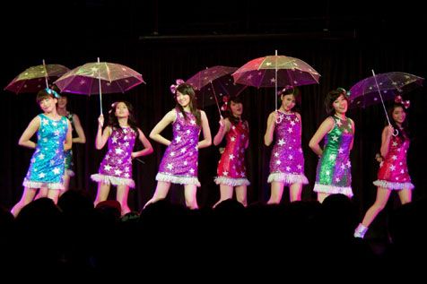 Performa JKT48 di Ulang Tahun Theater yang ke-3 © KapanLagi.com®/Djoko Poerwanto