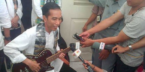 Jokowi Dan Bass Pemberian Bassi Metallica