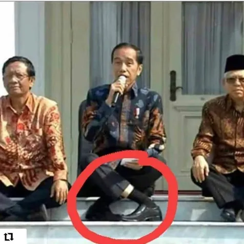 #JokowiChallenge atau #KakiSilangChallenge