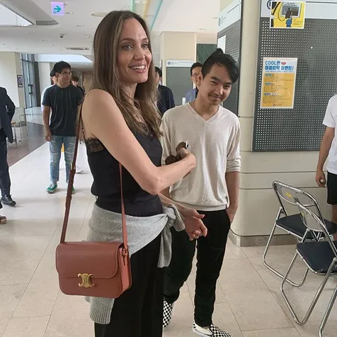 Antarkan Maddox ke Kampus
