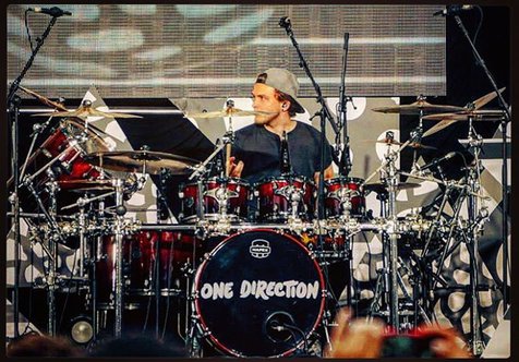 Josh Davine, sosok penting di balik setiap penampilan fantastis One Direction © instagram.com/joshdevinedrums