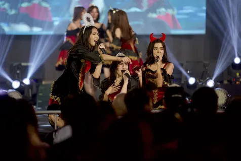 Heavy Rotation Berubah Jadi Lagu Dangdut