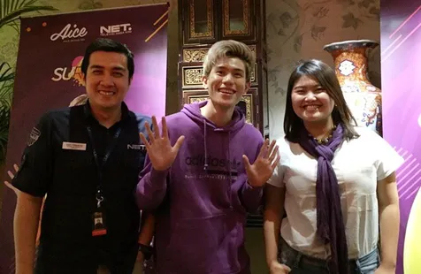 Belajar Jadi Host