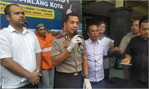 Sembunyi Di Mushola