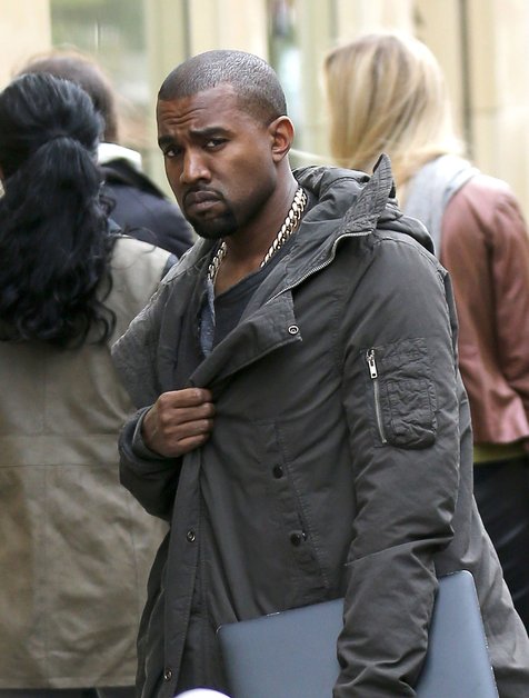 Alami kejang-kejang, Kanye West dilarikan ke rumah sakit ©fameflynet.com