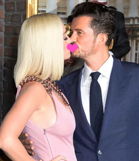 Ciuman Romantis di Red Carpet