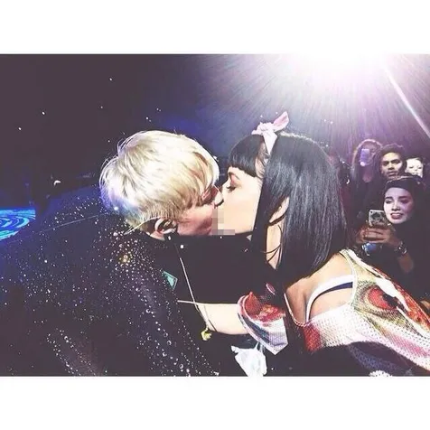 Katy Perry dan Miley Cyrus ©mileycyrusinstagram