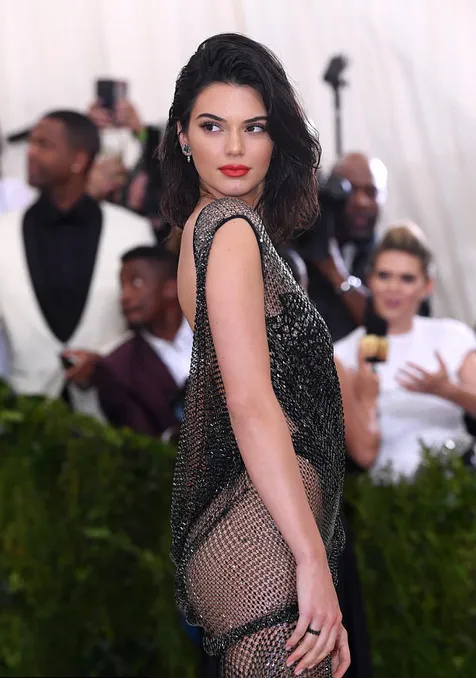 Hadiri Met Gala 2017 Kendall Jenner Braless Nyaris Bugil Kapanlagi Com Hadiri Met Gala 2017 Kendall Jenner Braless Nyaris Bugil Kapanlagi Com