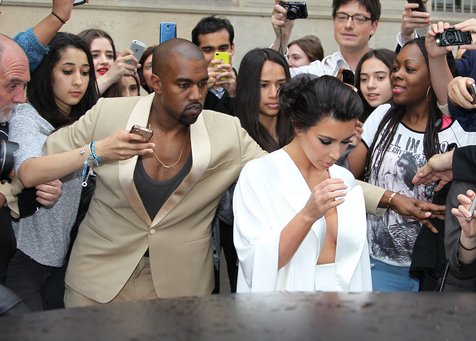 Kanye selalu membuat Kim menjadi wanita paling istimewa ©fameflynet.com