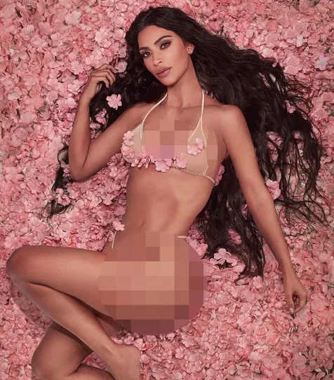 Pose Tiduran Pakai Lingerie