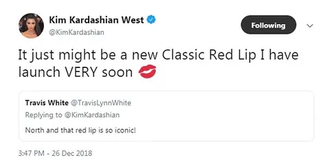 North Pakai Lipstik Merah