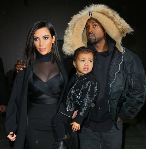 Kanye bersama Kim dan North, dua perempuan penting di hidupnya ©Splash