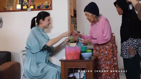 Jalani Tradisi Jualan Dawet