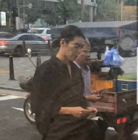 Kemunculan Kedua Dengan Rambut Gondrong