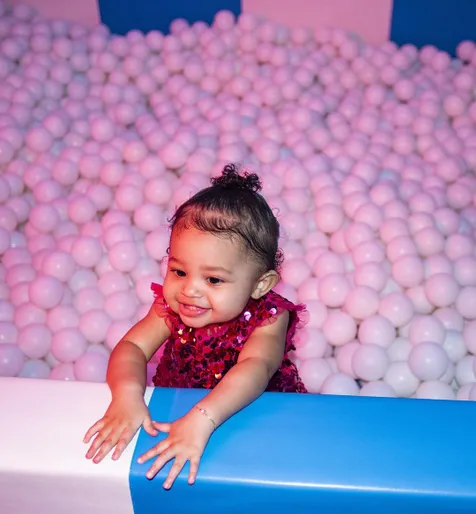Stormi Mandi Bola