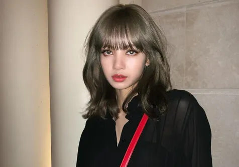 Masuk ke Kamar Lisa