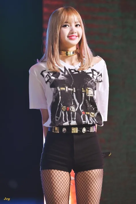 Fans Kritik Stylist Lisa