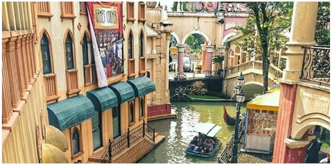 Ingin menikmati nuansa Eropa di Kota Kanal Venesia? Mampir saja ke Venesia KW di Little Venice Bogor yang nggak perlu jauh-jauh ke Eropa dulu. 