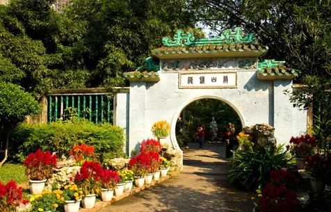 HARI KEEMPAT: DARI LOU LIM IEOC GARDEN MENUJU HONG KONG