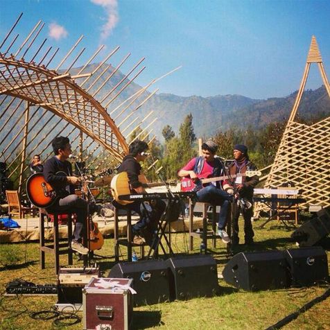 Suasana latihan The Overtunes di venue Jazz Gunung 2014 @ twitter.com/jazzgunung