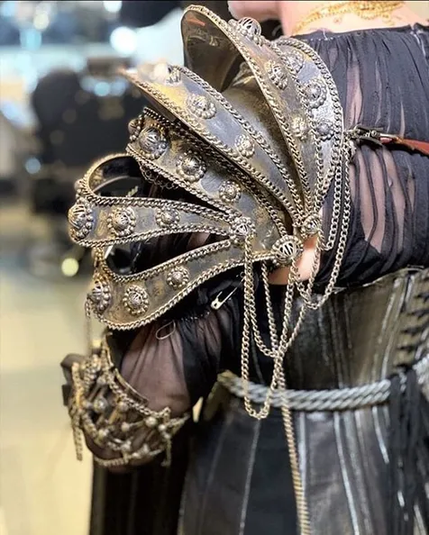 Mahkota & Arm Piece