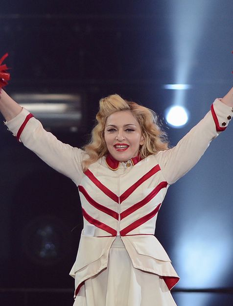 Madonna berfikir untuk ber-stand up di konser mendatang © Splashnews.com