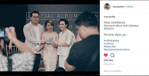 Bersama Gihon Lohanda dan Ria Prawiro saat launching album ?nstagram.com/mamauthe