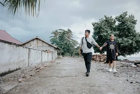 Posting Foto Berdua