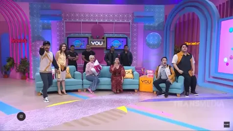 Mengikuti ke Studio