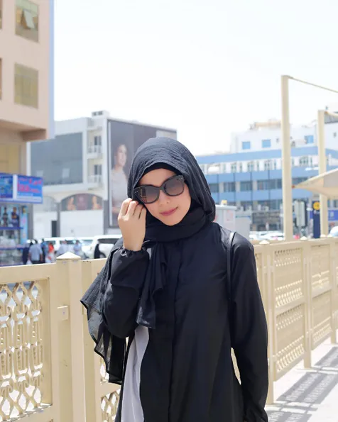 Metha Yunatria Putuskan Berhijab