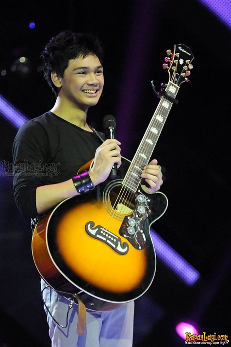 Mikha Angelo tampil romantis dengan lagu Crazy Love.