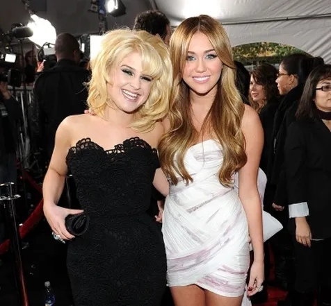 Bersahabat sejak dulu, Kelly dan Miley  ©softmedia-static