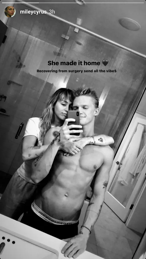 Peluk Cody yang Lagi Shirtless