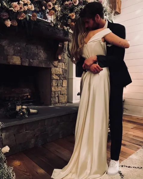 Harga Gaun Pengantin Miley Cyrus
