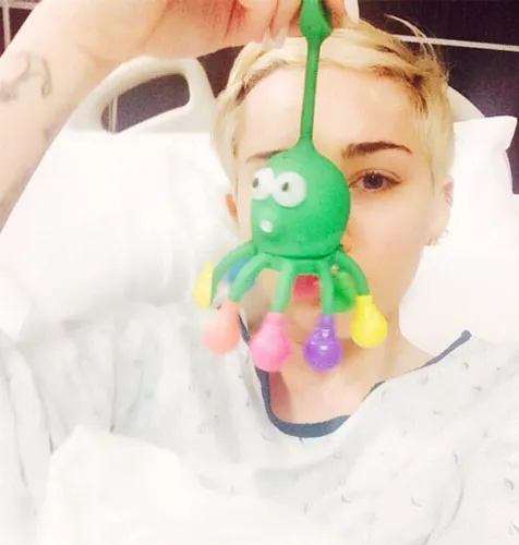 Miley Cyrus di rumah sakit ©instagram/mileycyrus