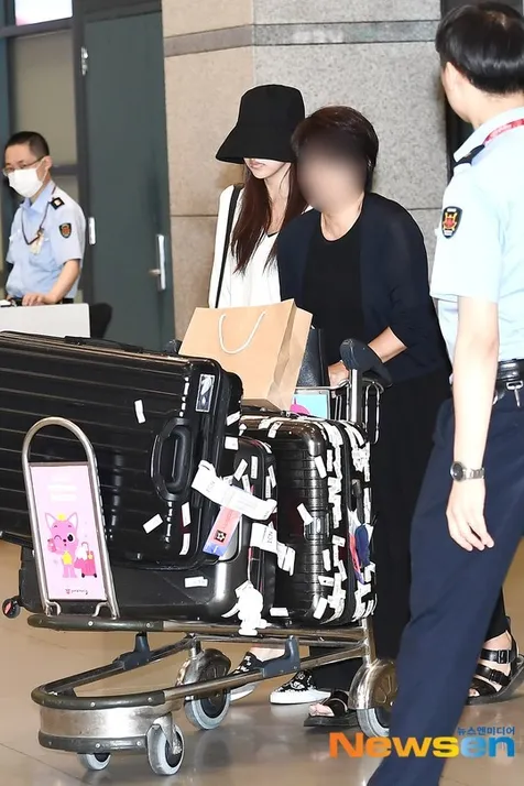 Mina TWICE Ditemani Sang Ibunda