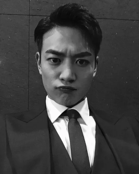 Pamer Visual Pria Kantoran, Minho SHINee Akan Tampil Spesial di Drama 'Yumi's Cells'