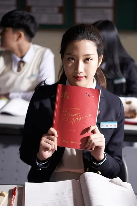 Disebut Kutu Buku 8 Artis Korea Ini Tak Pernah Lupa Membaca Kapanlagi Com Disebut Kutu Buku 8 Artis Korea Ini Tak Pernah Lupa Membaca Kapanlagi Com