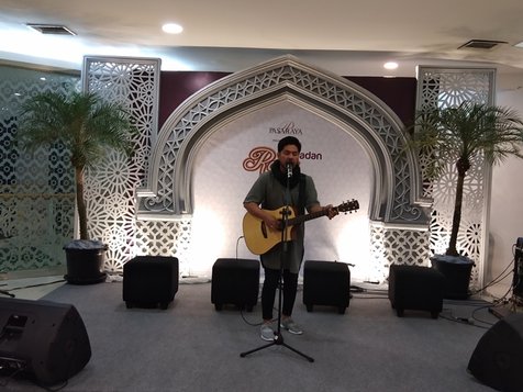 Umaru Takaeda ingin bawakan lagu-lagu pisitif yang liriknya ajarkan ajaran Islam © KapanLagi.com