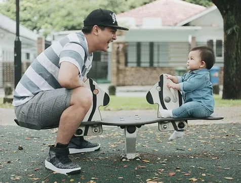 Bikin gemas! Ekspresi lucu Nastusha saat main bareng Gleen. /©instagram.com/chelseaoliviaa